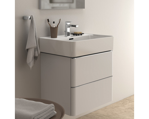 Waschtischunterschrank mit zwei Schubladen, Aufsatzwaschbecken und Armatur im Badezimmer