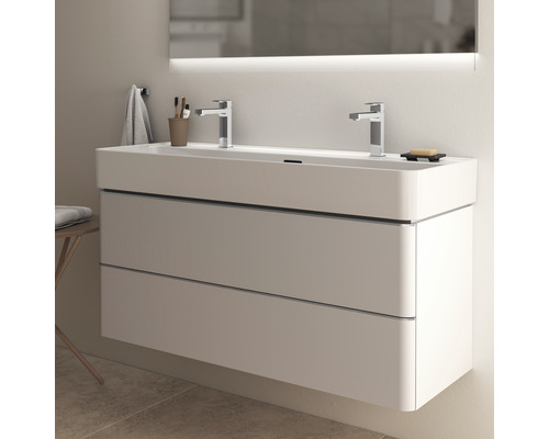 Salle de bains moderne avec double vasque et meuble sous-vasque