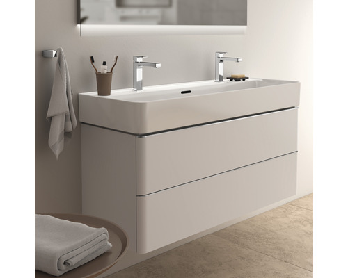 Meuble-lavabo avec deux tiroirs, vasque à poser et deux robinets dans la salle de bains