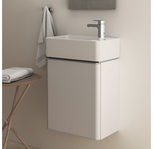 Combinaison de lavabo avec lavabo, robinet et porte-serviettes dans la salle de bain