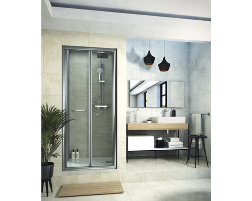 Salle de bains avec cabine de douche à porte coulissante, lavabo et miroir