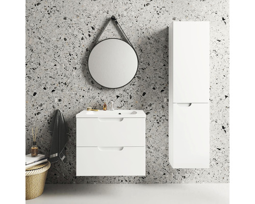 Badezimmer mit weissem Waschtischunterschrank, Spiegelschrank und rundem Spiegel