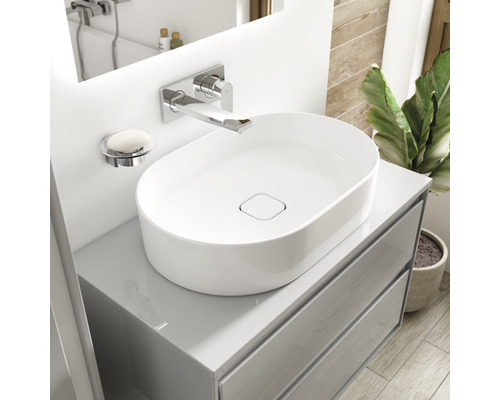 Modernes Badezimmer mit Aufsatzwaschbecken, Armatur und Unterschrank