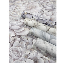 Trois rouleaux de papier peint à motifs floraux.