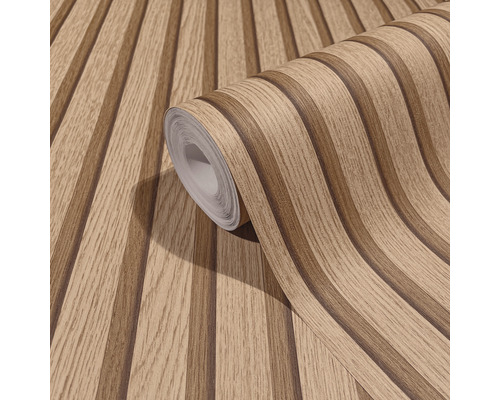 Tapetenrolle mit Holzstruktur und Streifenmuster