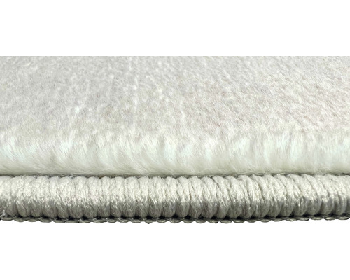 Vue détaillée d''un tapis blanc à poils longs
