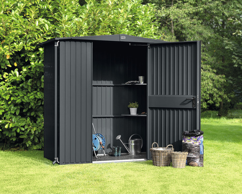 Abri de jardin en métal avec portes ouvertes et accessoires de jardin