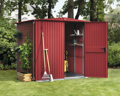 Abri de jardin en métal avec portes ouvertes, étagères, outils de jardin et plantes