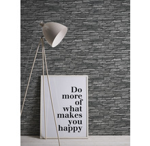 Papier peint gris aspect pierre avec lampadaire et citation encadrée