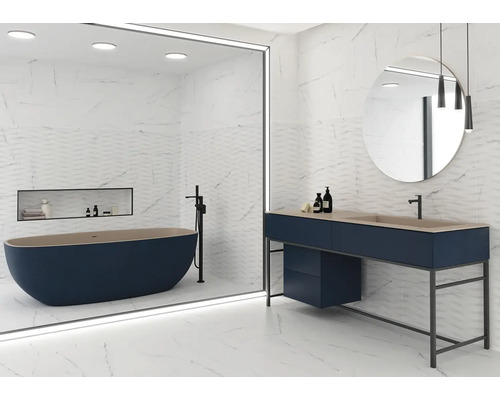 Salle de bain moderne avec baignoire îlot, meuble-lavabo et miroir rond