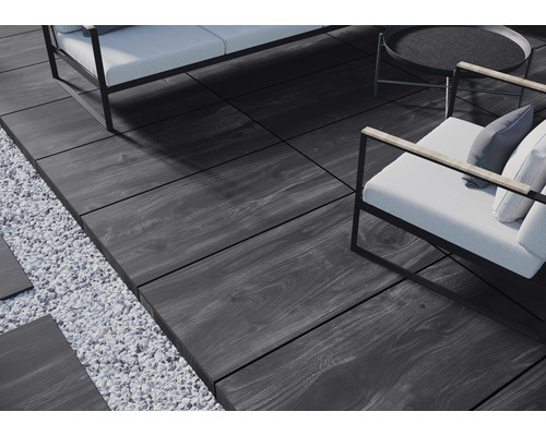 Terrasse avec mobilier et plaques imitation bois