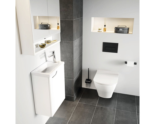 Modernes Badezimmer mit Waschbeckenunterschrank, Toilette und Wandregalen