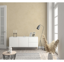 Wohnzimmer mit Kommode, Stehlampe und Dekoration