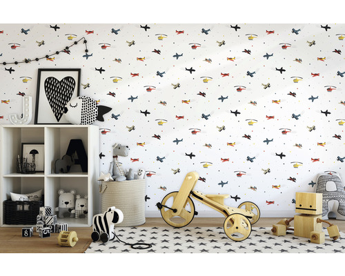 Chambre d''enfant avec papier peint d''avion, jouets et étagère