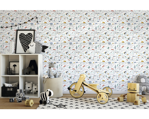 Chambre d''enfant avec un papier peint blanc avec des motifs de rues, de voitures et de maisons, une étagère blanche, des jouets et un tapis avec des motifs d''étoiles