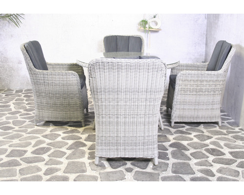 Gartensitzgruppe mit Tisch und Korbsesseln