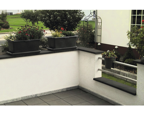 Terrasse avec jardinières et plantations