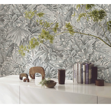 Papier peint décoratif à motifs végétaux dans le salon