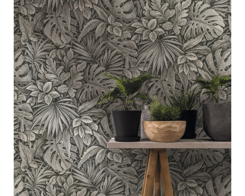 Scène de décoration avec papier peint à feuilles tropicales et plantes en pots