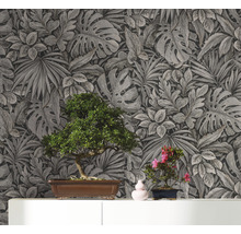 Mur avec papier peint à motifs de feuilles tropicales et bonsaïs