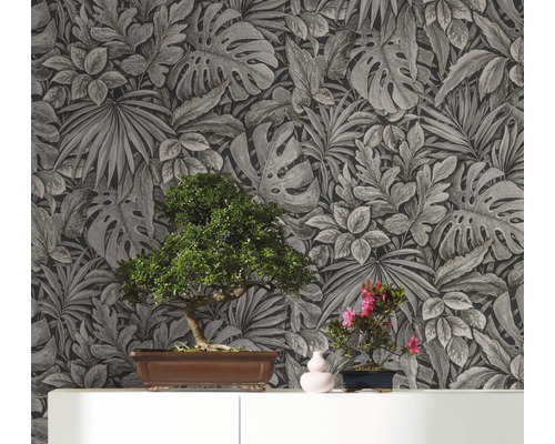 Mur avec papier peint à motifs de feuilles tropicales et bonsaïs
