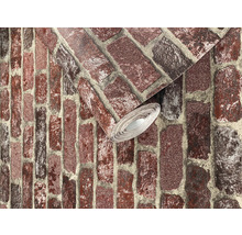 Tapete mit Ziegelsteinmuster und Rollen