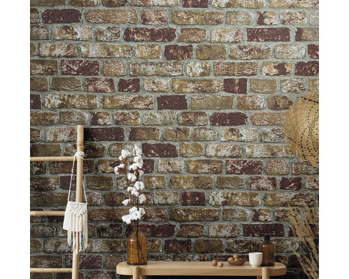 Wandgestaltung mit Backsteinmuster, Leiter, Tasche und Dekoration