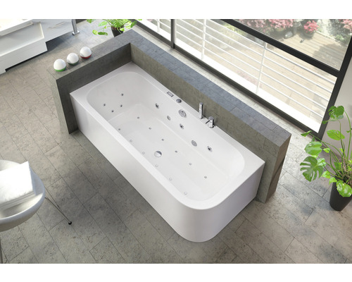 Modernes Badezimmer mit weisser Whirlpool Badewanne, grauer Fliesenverkleidung und grossem Fenster für eine helle und geräumige Atmosphäre.