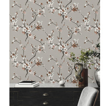 Dekorative Tapete mit Blütenmuster für Wohnräume.