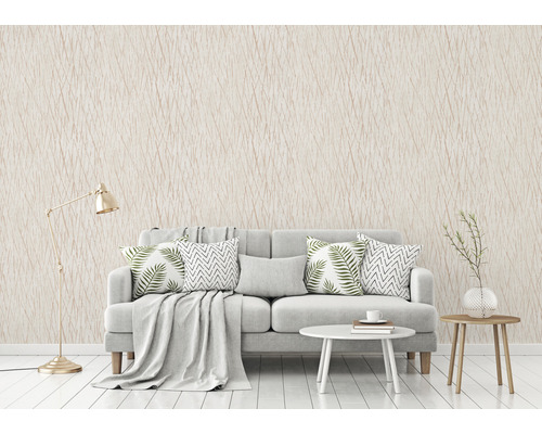 Salon avec canapé gris et papier peint à motifs