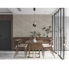Salle à manger avec table en bois, chaises et buffet