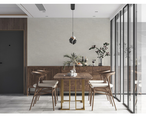 Esszimmer mit Holztisch, Stühlen, Sideboard und Dekoration für eine gemütliche Atmosphäre