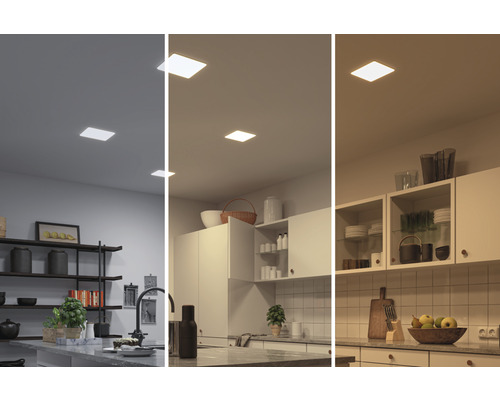 Moderne Küche mit quadratischen Deckenleuchten und verschiedenen Lichtfarben.