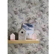 Blumentapete mit Regal, Dekoration und Bild