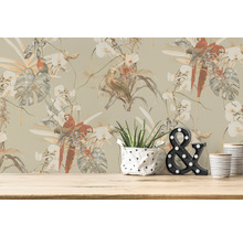 Tapete mit Papageien und Pflanzenmuster im Interieur