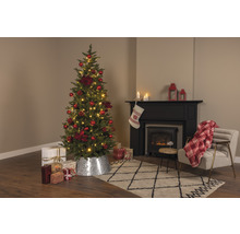 Weihnachtsdekoration mit geschmücktem Weihnachtsbaum, Geschenken und Kamin