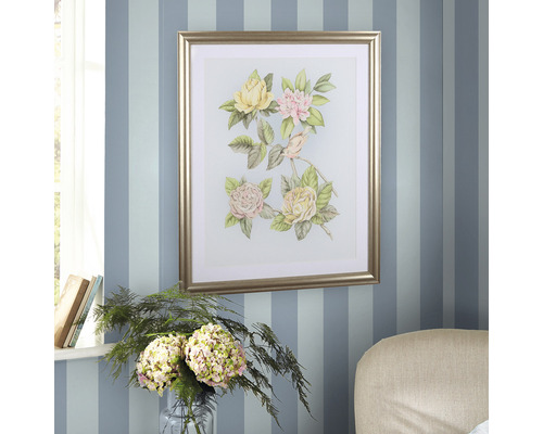 Image encadrée avec motif floral sur un mur