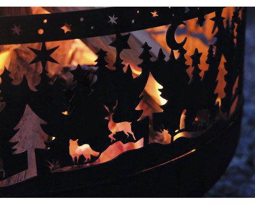 Feuerkorb mit Waldmotiv, Sternen und Mond.