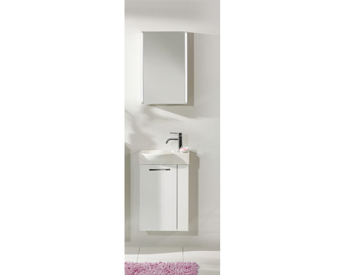 Kleines Badezimmer mit Waschtischunterschrank und Spiegelschrank