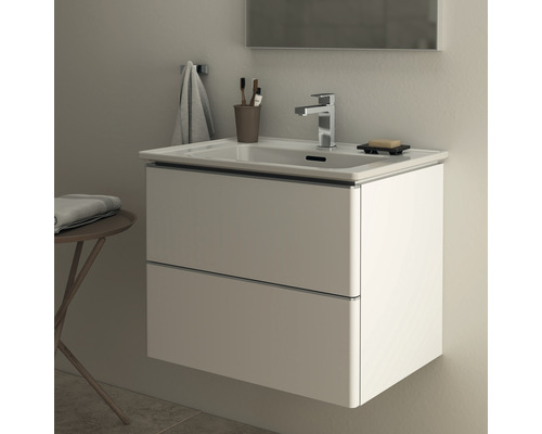 Meuble sous-vasque avec deux tiroirs dans une salle de bains