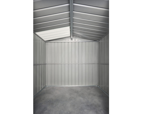 Vue intérieure d''un abri de jardin avec sol et toit