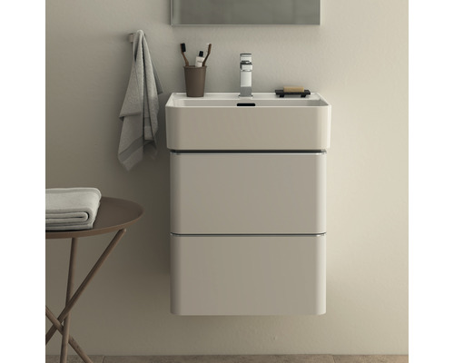 Meuble-lavabo avec deux tiroirs et robinet dans la salle de bain