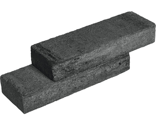 Zwei aufeinanderliegende Pflastersteine aus Stein