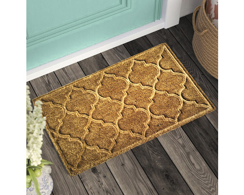 Fussmatte mit marokkanischem Muster vor einer Tür