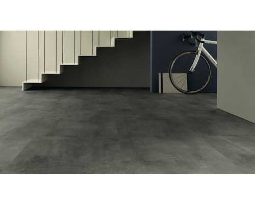 Photo d''intérieur avec des carreaux de sol design gris, un escalier et un vélo.