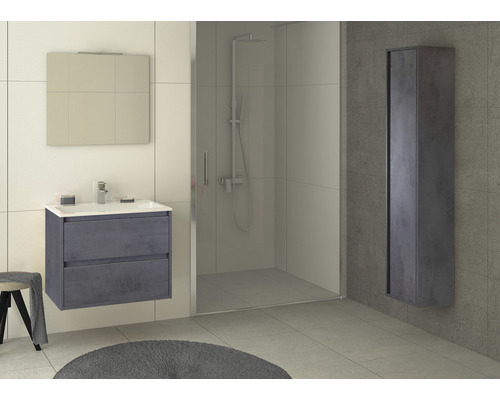 Modernes Badezimmer mit Waschbeckenunterschrank, Spiegelschrank, Duschkabine und Hochschrank