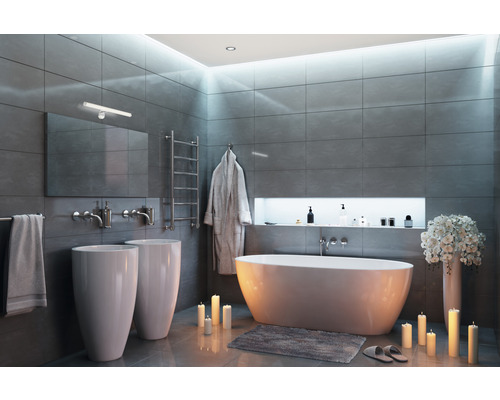 Salle de bains avec baignoire îlot, lavabos, sèche-serviettes et carrelage gris