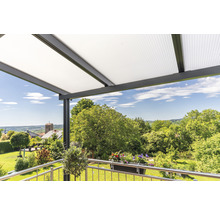 Terrasse mit Überdachung und Blick ins Grüne