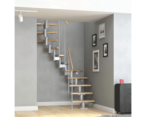 Vue d''une pièce avec escalier gain de place en bois et métal