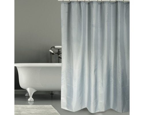 Badezimmer mit freistehender Badewanne und Duschvorhang